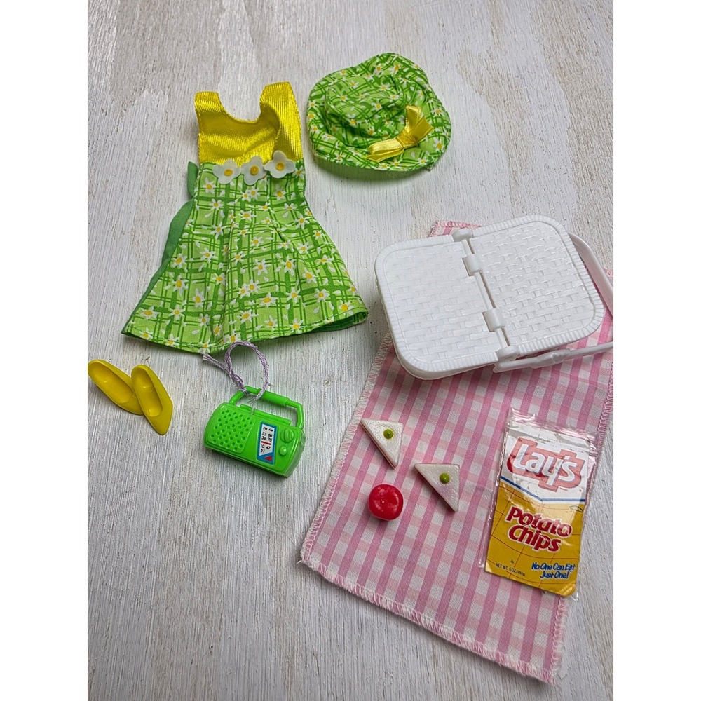 Vintage 1997 Changin' Seasons summer Doll Picnic Set Green Accessories